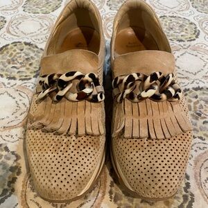 Chic Tan Loafers with Chain Accent by Softwaves, size 39